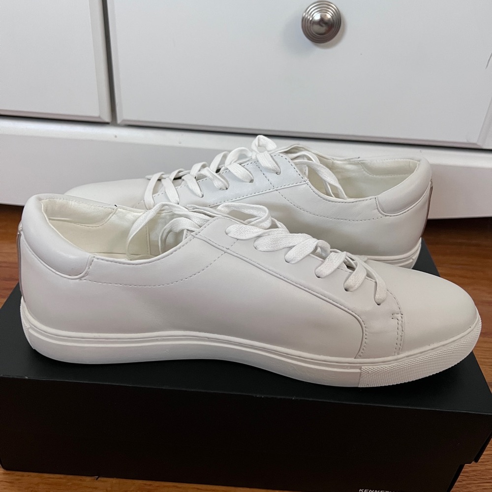 NEVER WORN WHITE LEATHER COLE HAAN SNEAKERS